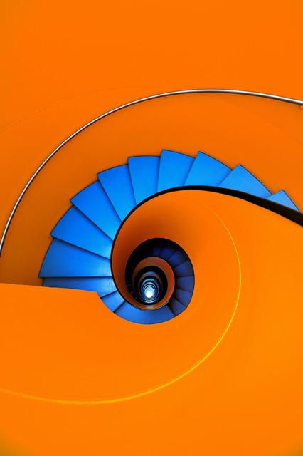 橙色 蓝色 楼梯  橙色 蓝色 楼梯